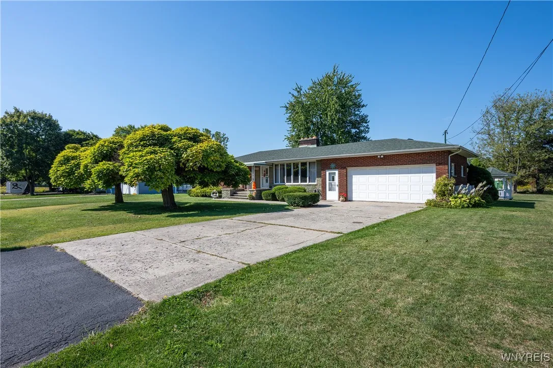 4450 Miller Road, Niagara, New York 14304, Niagara, New York 14304, 3 Bedrooms Bedrooms, 7 Rooms Rooms,1 BathroomBathrooms,Residential,For Sale,4450 Miller Road, Niagara, New York 14304,0,B1637591