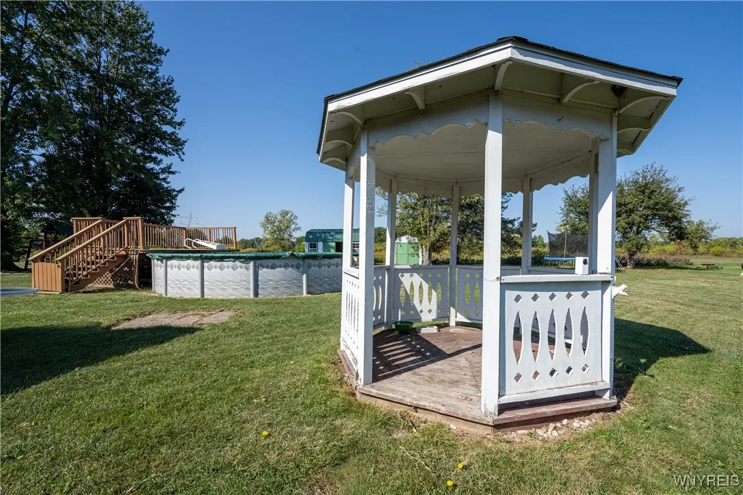 4450 Miller Road, Niagara, New York 14304, Niagara, New York 14304, 3 Bedrooms Bedrooms, 7 Rooms Rooms,1 BathroomBathrooms,Residential,For Sale,4450 Miller Road, Niagara, New York 14304,0,B1637591