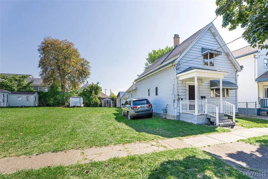 95 Jones Street, Buffalo, New York 14206, Buffalo, New York 14206, 4 Bedrooms Bedrooms, 9 Rooms Rooms,1 BathroomBathrooms,Residential,For Sale,95 Jones Street, Buffalo, New York 14206,0,B1638476