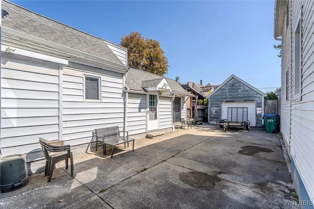 95 Jones Street, Buffalo, New York 14206, Buffalo, New York 14206, 4 Bedrooms Bedrooms, 9 Rooms Rooms,1 BathroomBathrooms,Residential,For Sale,95 Jones Street, Buffalo, New York 14206,0,B1638476