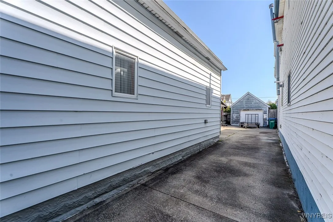 95 Jones Street, Buffalo, New York 14206, Buffalo, New York 14206, 4 Bedrooms Bedrooms, 9 Rooms Rooms,1 BathroomBathrooms,Residential,For Sale,95 Jones Street, Buffalo, New York 14206,0,B1638476