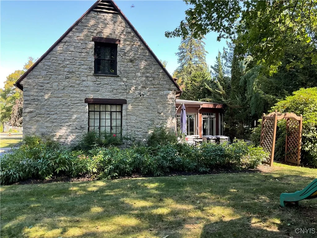 2653 Edgewood Road, Utica, New York 13501, Utica, New York 13501, 4 Bedrooms Bedrooms, 10 Rooms Rooms,2 BathroomsBathrooms,Residential,For Sale,2653 Edgewood Road, Utica, New York 13501,0,S1638374