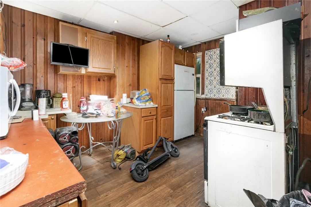 37: Kitchen