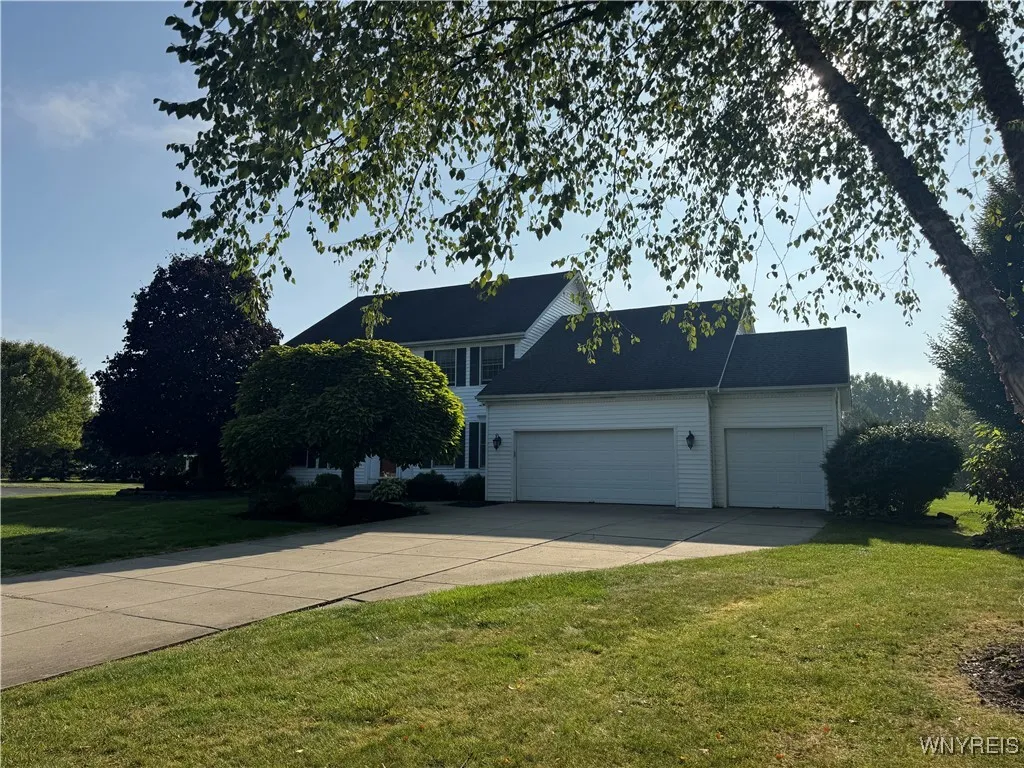 8610 Appleton Court, Amherst, New York 14051, Clarence, New York 14051, 4 Bedrooms Bedrooms, 9 Rooms Rooms,2 BathroomsBathrooms,Residential,For Sale,8610 Appleton Court, Amherst, New York 14051,0,B1638673