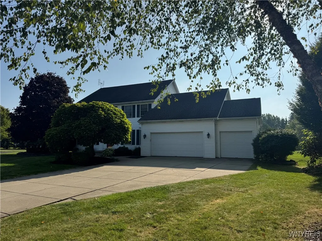 8610 Appleton Court, Amherst, New York 14051, Clarence, New York 14051, 4 Bedrooms Bedrooms, 9 Rooms Rooms,2 BathroomsBathrooms,Residential,For Sale,8610 Appleton Court, Amherst, New York 14051,0,B1638673
