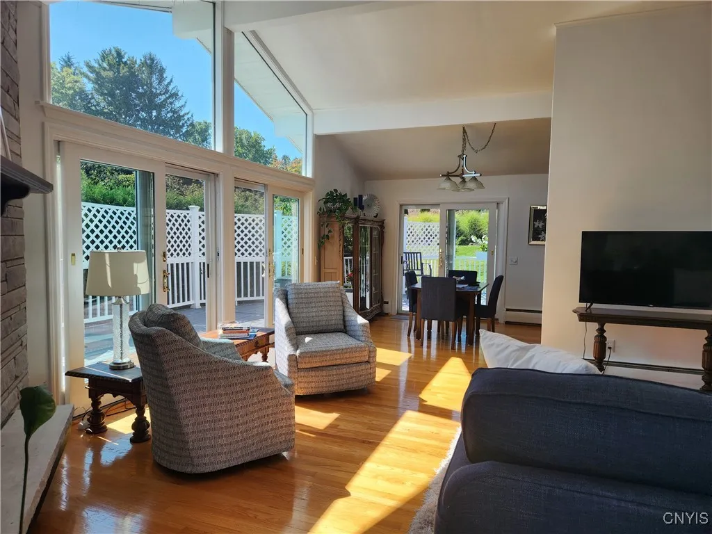 Spacious floorplan with vaulted ceiling