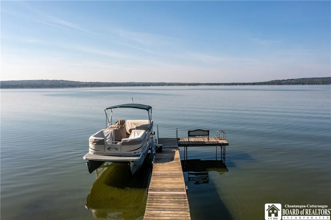 4-foot-wide dock