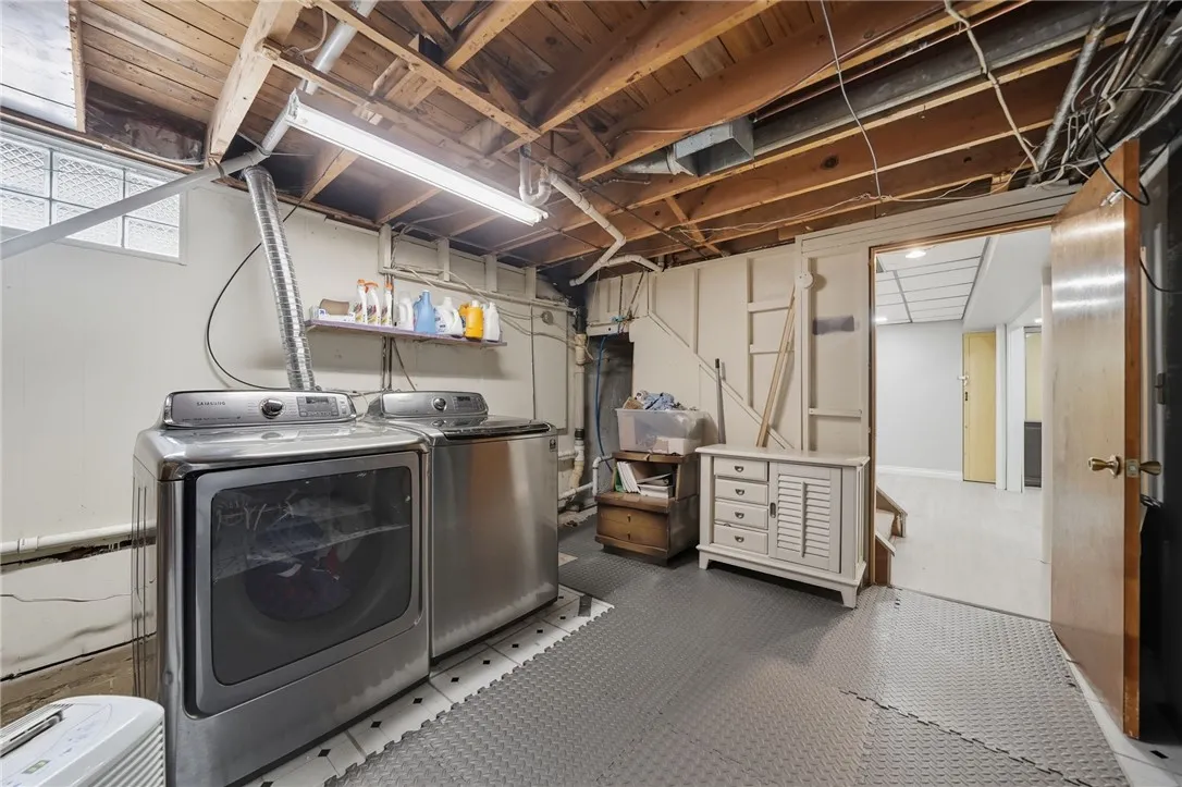 1284 92nd Street, Niagara Falls, New York 14304, Niagara Falls, New York 14304, 3 Bedrooms Bedrooms, 5 Rooms Rooms,2 BathroomsBathrooms,Residential,For Sale,1284 92nd Street, Niagara Falls, New York 14304,0,R1638309