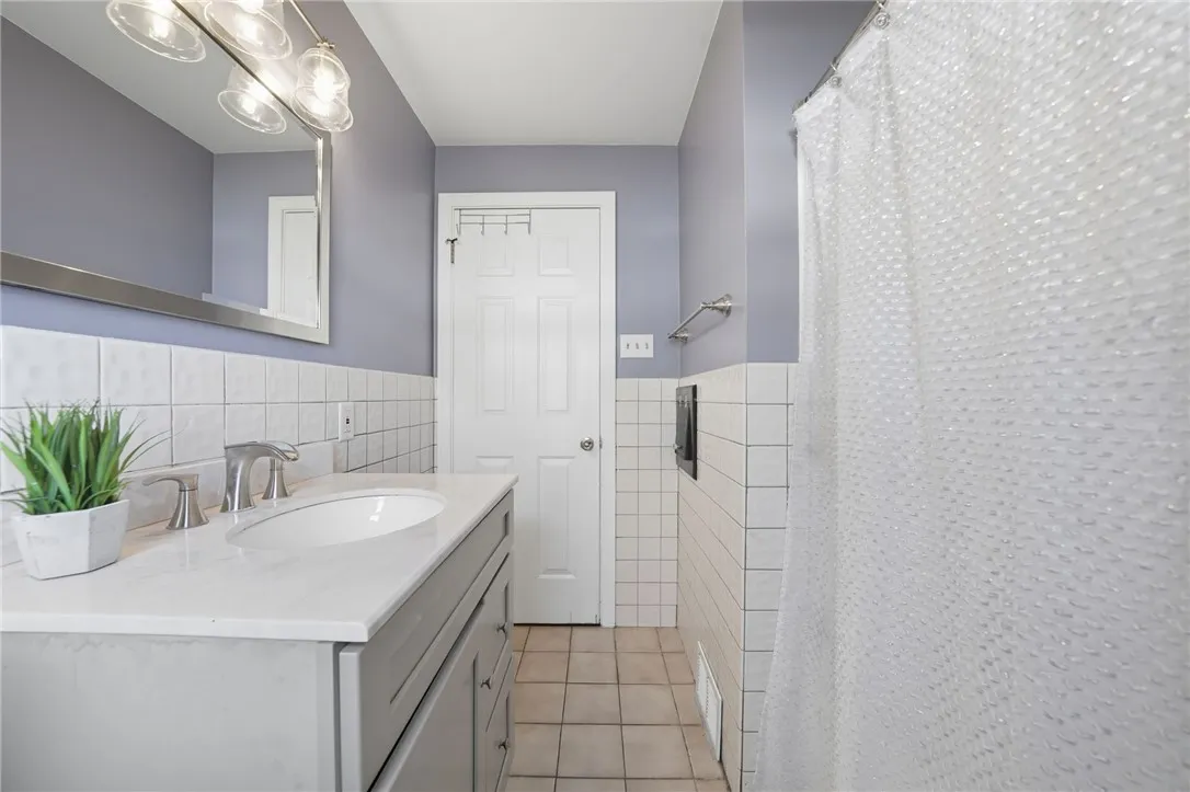 1284 92nd Street, Niagara Falls, New York 14304, Niagara Falls, New York 14304, 3 Bedrooms Bedrooms, 5 Rooms Rooms,2 BathroomsBathrooms,Residential,For Sale,1284 92nd Street, Niagara Falls, New York 14304,0,R1638309