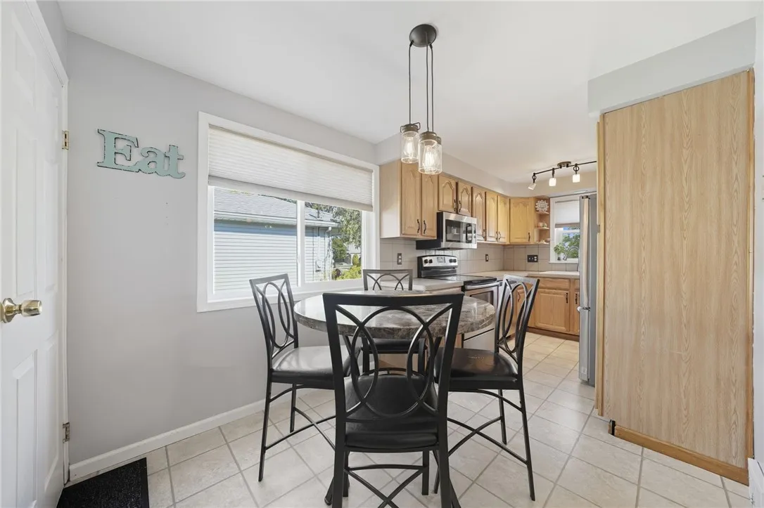 1284 92nd Street, Niagara Falls, New York 14304, Niagara Falls, New York 14304, 3 Bedrooms Bedrooms, 5 Rooms Rooms,2 BathroomsBathrooms,Residential,For Sale,1284 92nd Street, Niagara Falls, New York 14304,0,R1638309