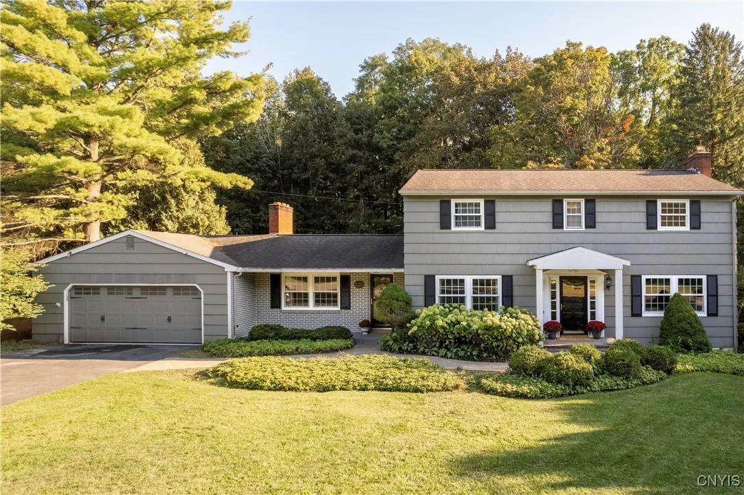 110 Old Farm Road, Manlius, New York 13066, Manlius, New York 13066, 4 Bedrooms Bedrooms, 10 Rooms Rooms,2 BathroomsBathrooms,Residential,For Sale,110 Old Farm Road, Manlius, New York 13066,0,S1637971