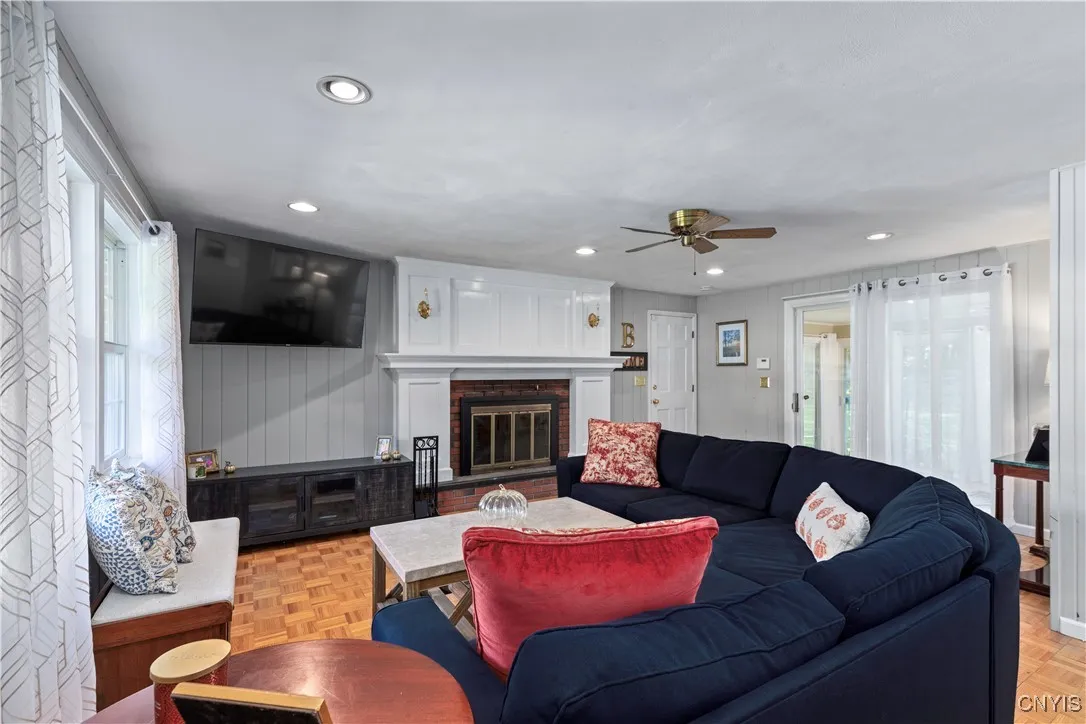 110 Old Farm Road, Manlius, New York 13066, Manlius, New York 13066, 4 Bedrooms Bedrooms, 10 Rooms Rooms,2 BathroomsBathrooms,Residential,For Sale,110 Old Farm Road, Manlius, New York 13066,0,S1637971