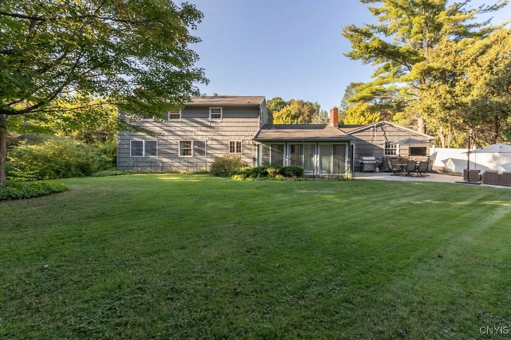 110 Old Farm Road, Manlius, New York 13066, Manlius, New York 13066, 4 Bedrooms Bedrooms, 10 Rooms Rooms,2 BathroomsBathrooms,Residential,For Sale,110 Old Farm Road, Manlius, New York 13066,0,S1637971