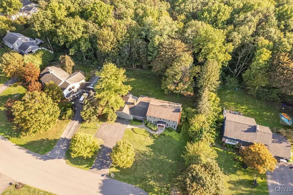 110 Old Farm Road, Manlius, New York 13066, Manlius, New York 13066, 4 Bedrooms Bedrooms, 10 Rooms Rooms,2 BathroomsBathrooms,Residential,For Sale,110 Old Farm Road, Manlius, New York 13066,0,S1637971