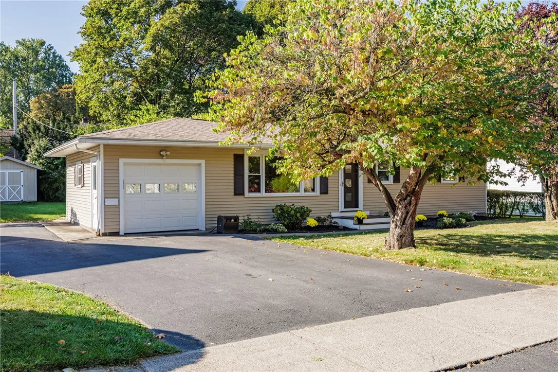 25 Maplehurst Road, Irondequoit, New York 14617, Irondequoit, New York 14617, 3 Bedrooms Bedrooms, 5 Rooms Rooms,1 BathroomBathrooms,Residential,For Sale,25 Maplehurst Road, Irondequoit, New York 14617,0,R1633928