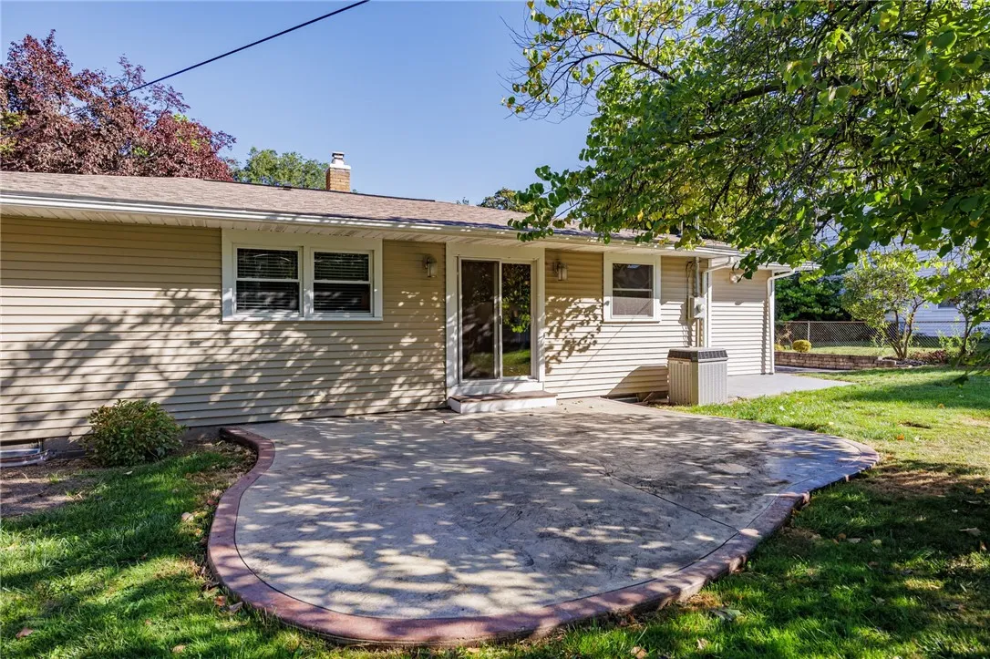 25 Maplehurst Road, Irondequoit, New York 14617, Irondequoit, New York 14617, 3 Bedrooms Bedrooms, 5 Rooms Rooms,1 BathroomBathrooms,Residential,For Sale,25 Maplehurst Road, Irondequoit, New York 14617,0,R1633928