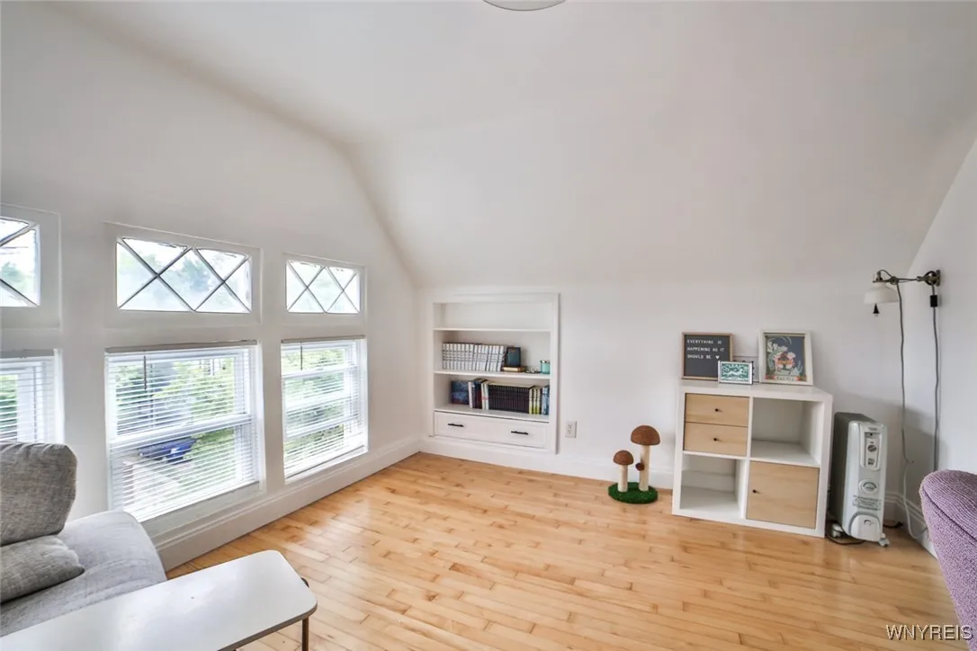389 Baynes Street, Buffalo, New York 14213, Buffalo, New York 14213, 3 Bedrooms Bedrooms, 9 Rooms Rooms,1 BathroomBathrooms,Residential,For Sale,389 Baynes Street, Buffalo, New York 14213,0,B1638503