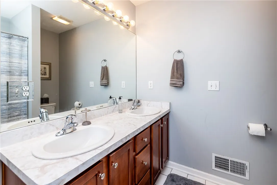 1091 Channing Woods Drive, Webster, New York 14580, Webster, New York 14580, 3 Bedrooms Bedrooms, 7 Rooms Rooms,2 BathroomsBathrooms,Residential,For Sale,1091 Channing Woods Drive, Webster, New York 14580,0,R1638448
