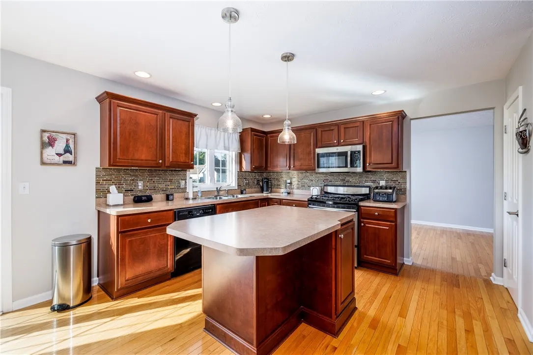 1091 Channing Woods Drive, Webster, New York 14580, Webster, New York 14580, 3 Bedrooms Bedrooms, 7 Rooms Rooms,2 BathroomsBathrooms,Residential,For Sale,1091 Channing Woods Drive, Webster, New York 14580,0,R1638448