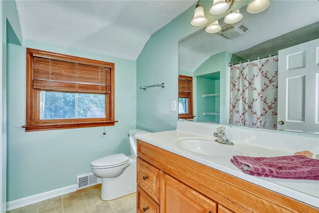 631 Bay Road, Webster, New York 14580, Webster, New York 14580, 3 Bedrooms Bedrooms, 9 Rooms Rooms,2 BathroomsBathrooms,Residential,Closed,631 Bay Road, Webster, New York 14580,0,R1638363