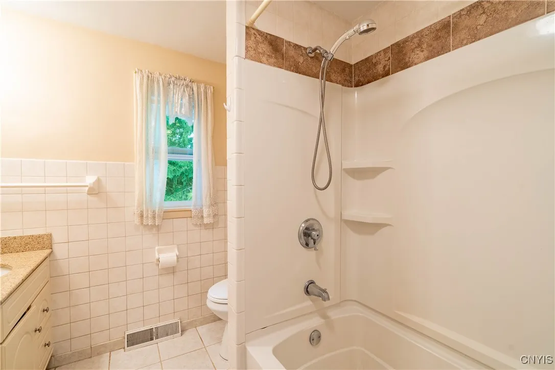 122 Sunhill Terrace, Syracuse, New York 13207, Syracuse, New York 13207, 3 Bedrooms Bedrooms, 9 Rooms Rooms,2 BathroomsBathrooms,Residential,For Sale,122 Sunhill Terrace, Syracuse, New York 13207,0,S1638074