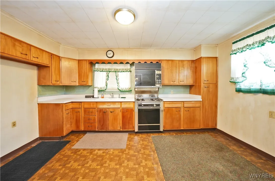 191 Crowley Avenue, Buffalo, New York 14207, Buffalo, New York 14207, 4 Bedrooms Bedrooms, 8 Rooms Rooms,1 BathroomBathrooms,Residential,For Sale,191 Crowley Avenue, Buffalo, New York 14207,0,B1638373