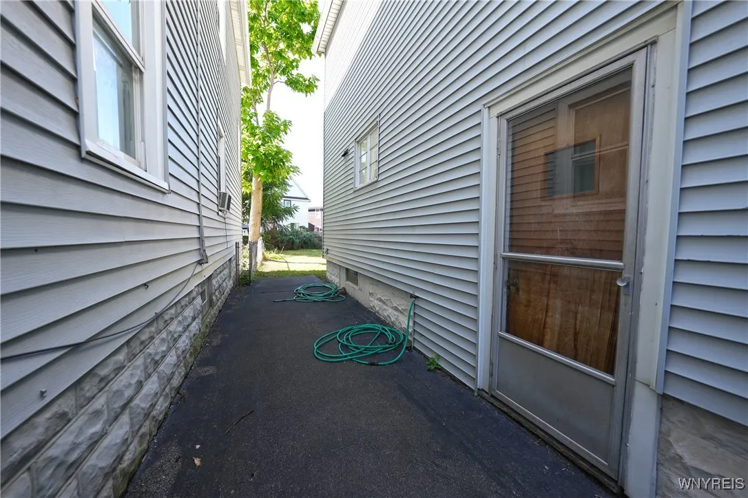 191 Crowley Avenue, Buffalo, New York 14207, Buffalo, New York 14207, 4 Bedrooms Bedrooms, 8 Rooms Rooms,1 BathroomBathrooms,Residential,For Sale,191 Crowley Avenue, Buffalo, New York 14207,0,B1638373