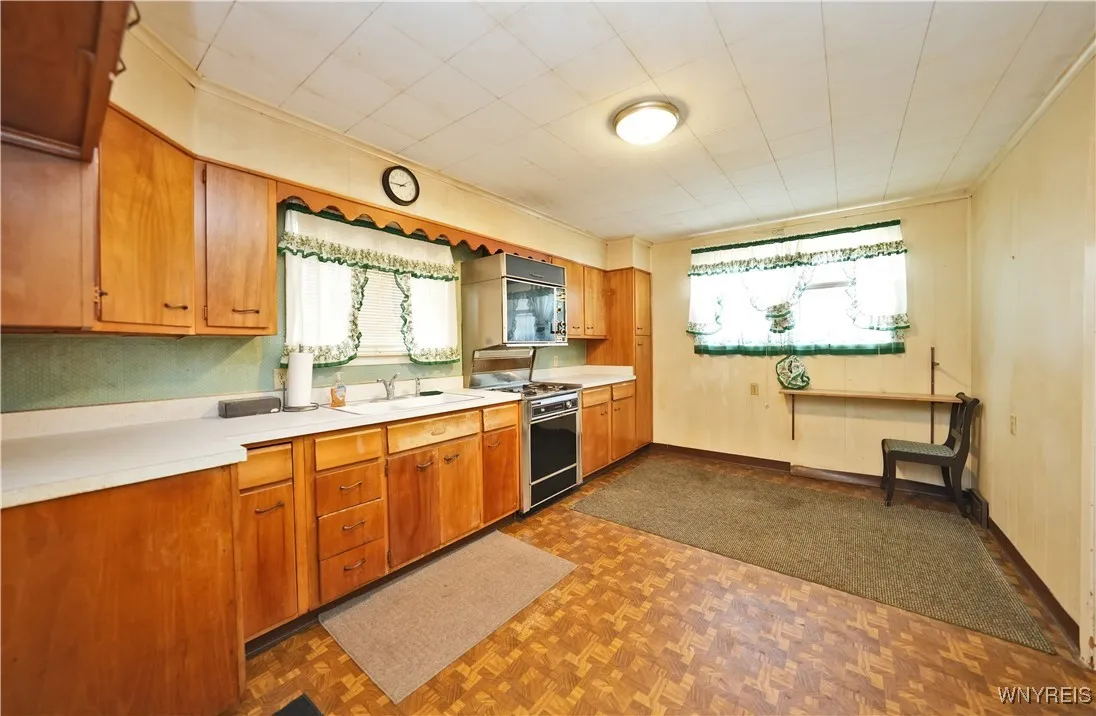 191 Crowley Avenue, Buffalo, New York 14207, Buffalo, New York 14207, 4 Bedrooms Bedrooms, 8 Rooms Rooms,1 BathroomBathrooms,Residential,For Sale,191 Crowley Avenue, Buffalo, New York 14207,0,B1638373