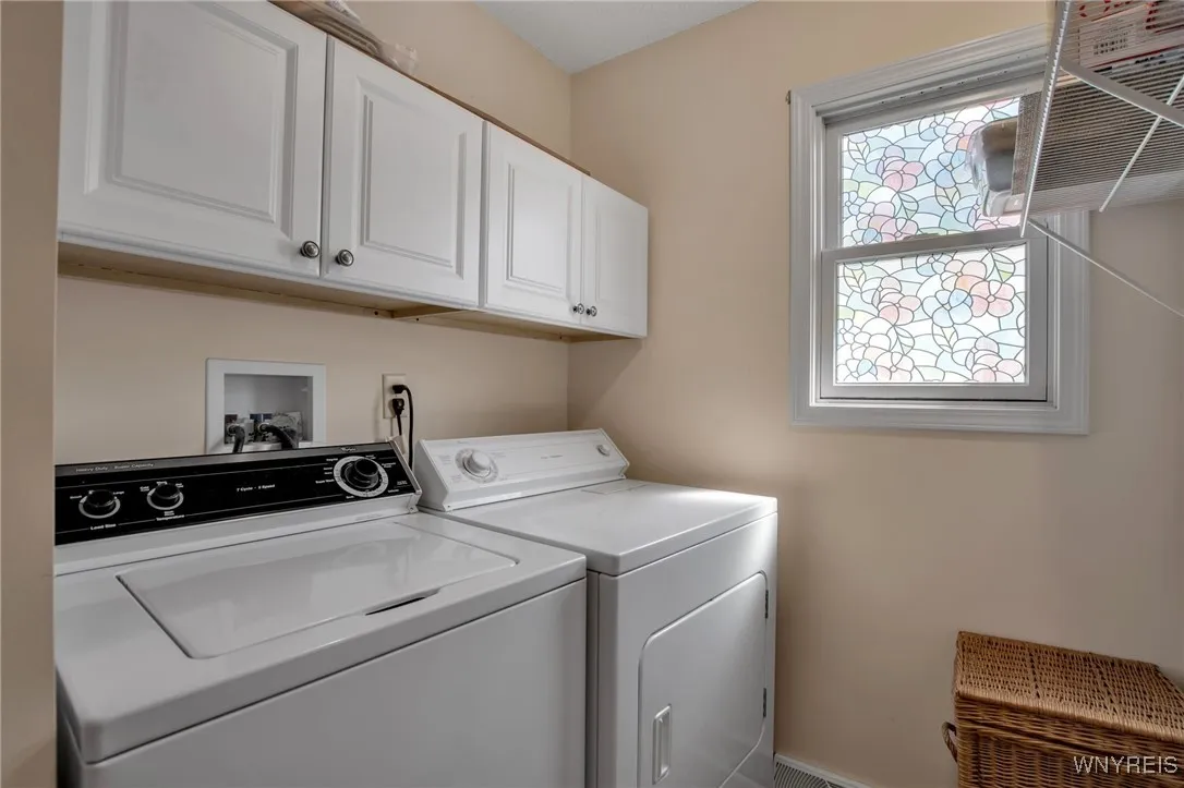14 Glenfield Drive, West Seneca, New York 14224, West Seneca, New York 14224, 2 Bedrooms Bedrooms, 6 Rooms Rooms,2 BathroomsBathrooms,Residential,For Sale,14 Glenfield Drive, West Seneca, New York 14224,0,B1638555