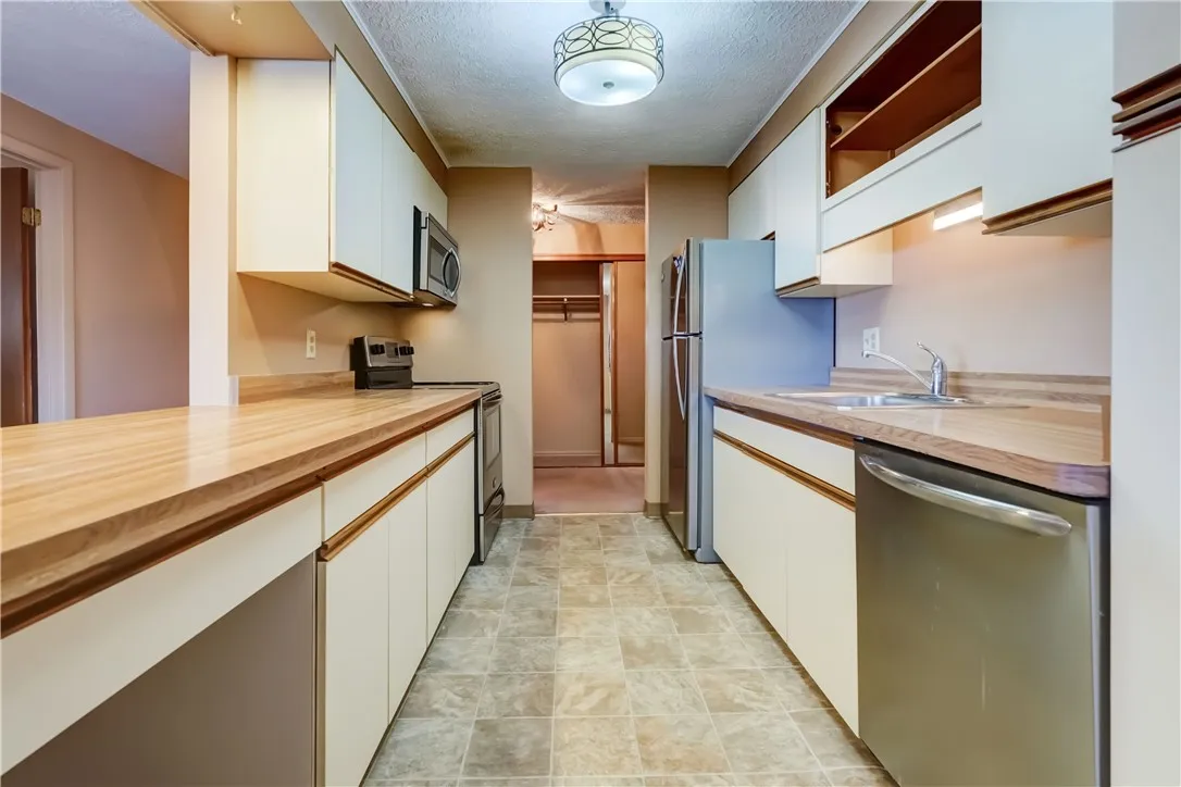 904 Westage At The, Irondequoit, New York 14617, Irondequoit, New York 14617, 2 Bedrooms Bedrooms, 5 Rooms Rooms,1 BathroomBathrooms,Residential,Closed,904 Westage At The, Irondequoit, New York 14617,0,R1628903