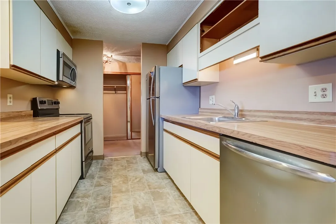 904 Westage At The, Irondequoit, New York 14617, Irondequoit, New York 14617, 2 Bedrooms Bedrooms, 5 Rooms Rooms,1 BathroomBathrooms,Residential,Closed,904 Westage At The, Irondequoit, New York 14617,0,R1628903