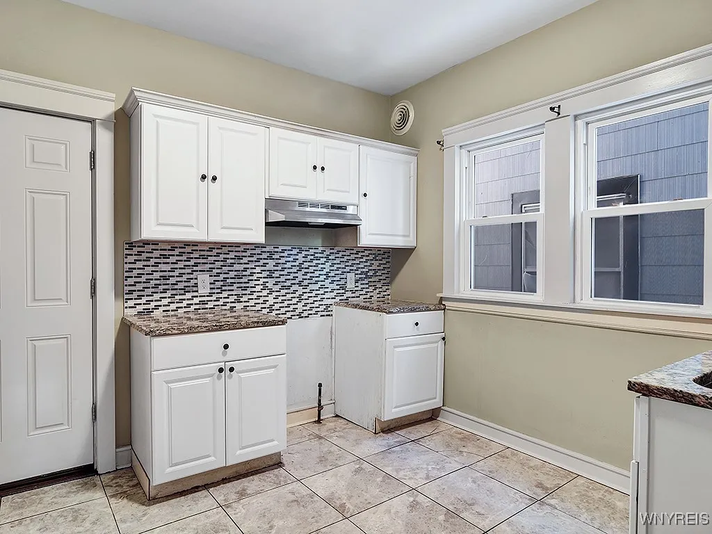 28 Horton Place, Buffalo, New York 14209, Buffalo, New York 14209, 6 Bedrooms Bedrooms, ,2 BathroomsBathrooms,Residential,For Sale,28 Horton Place, Buffalo, New York 14209,0,B1638751
