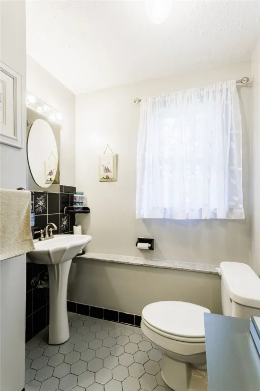 47 Bramblewood Lane West, Gates, New York 14624, Gates, New York 14624, 4 Bedrooms Bedrooms, 6 Rooms Rooms,2 BathroomsBathrooms,Residential,For Sale,47 Bramblewood Lane West, Gates, New York 14624,0,R1638732