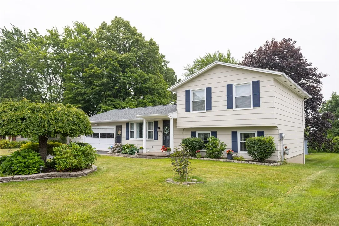 47 Bramblewood Lane West, Gates, New York 14624, Gates, New York 14624, 4 Bedrooms Bedrooms, 6 Rooms Rooms,2 BathroomsBathrooms,Residential,For Sale,47 Bramblewood Lane West, Gates, New York 14624,0,R1638732