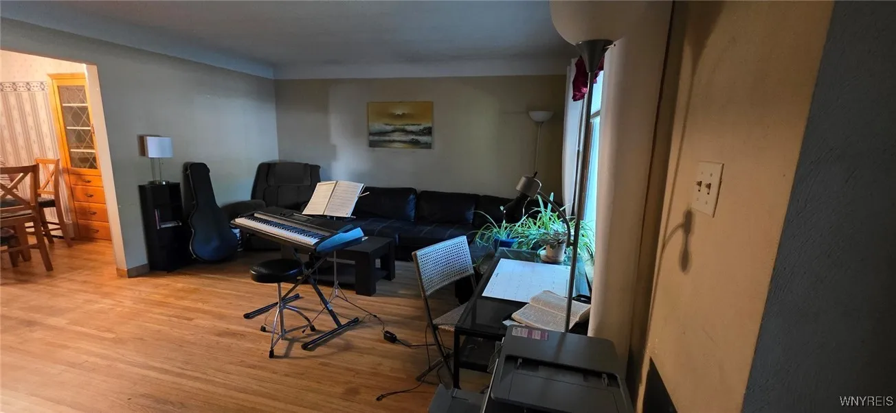 LIVINGROOM