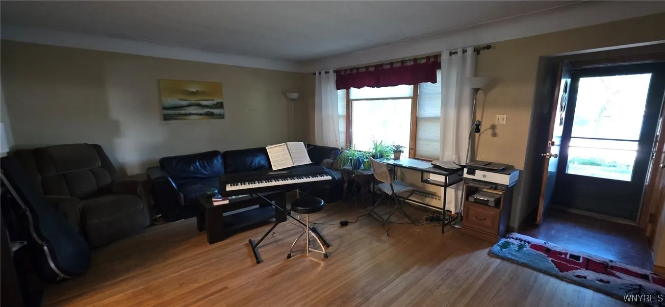 LIVINGROOM