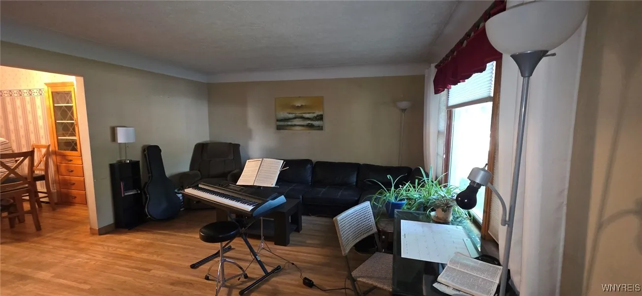 LIVINGROOM