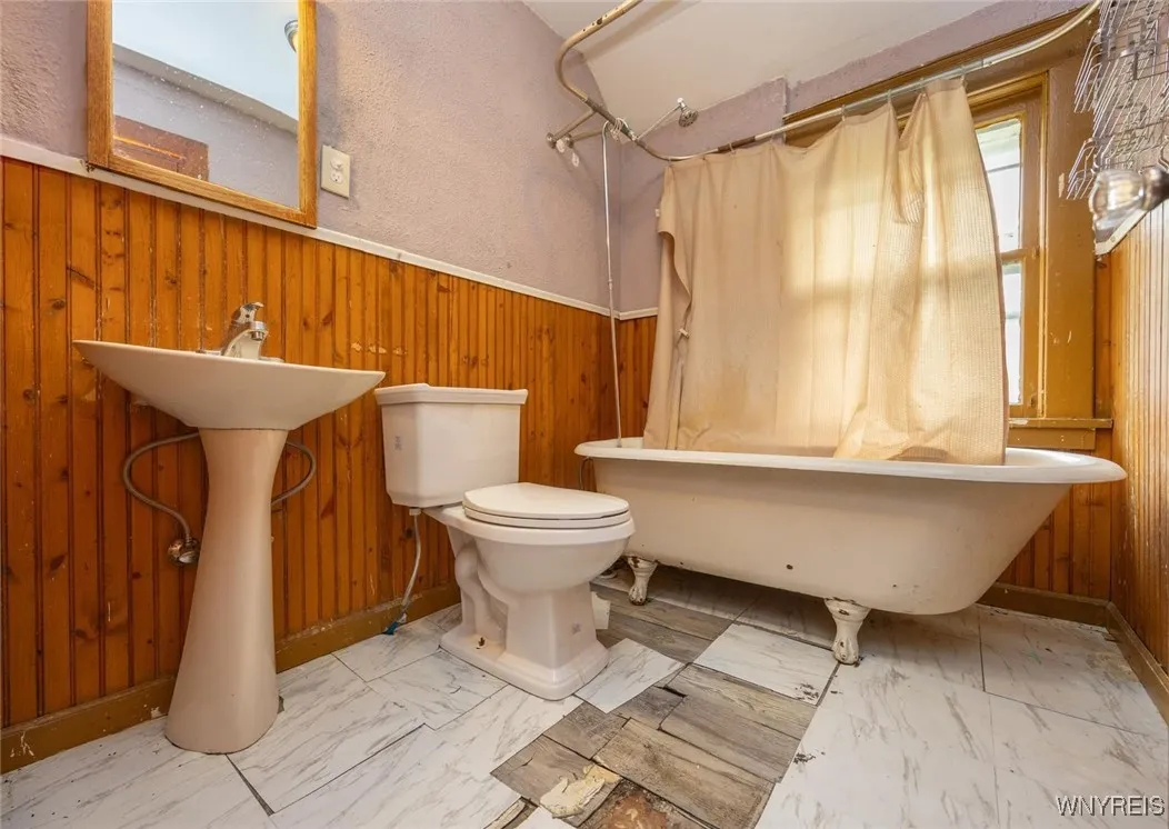 2215 South Avenue, Niagara Falls, New York 14305, Niagara Falls, New York 14305, 3 Bedrooms Bedrooms, 6 Rooms Rooms,1 BathroomBathrooms,Residential,For Sale,2215 South Avenue, Niagara Falls, New York 14305,0,B1638755
