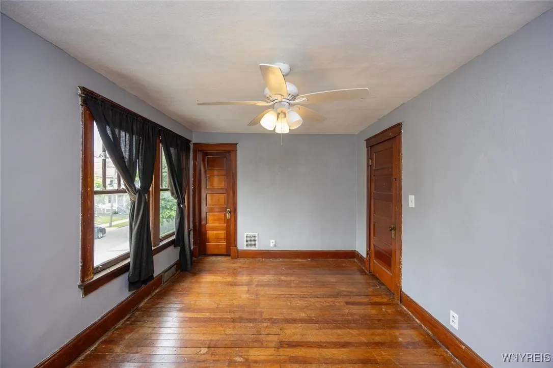 2215 South Avenue, Niagara Falls, New York 14305, Niagara Falls, New York 14305, 3 Bedrooms Bedrooms, 6 Rooms Rooms,1 BathroomBathrooms,Residential,For Sale,2215 South Avenue, Niagara Falls, New York 14305,0,B1638755