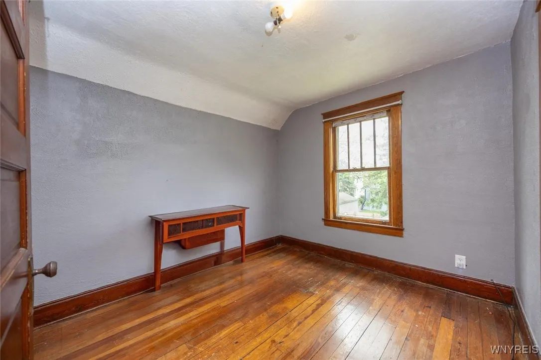 2215 South Avenue, Niagara Falls, New York 14305, Niagara Falls, New York 14305, 3 Bedrooms Bedrooms, 6 Rooms Rooms,1 BathroomBathrooms,Residential,For Sale,2215 South Avenue, Niagara Falls, New York 14305,0,B1638755