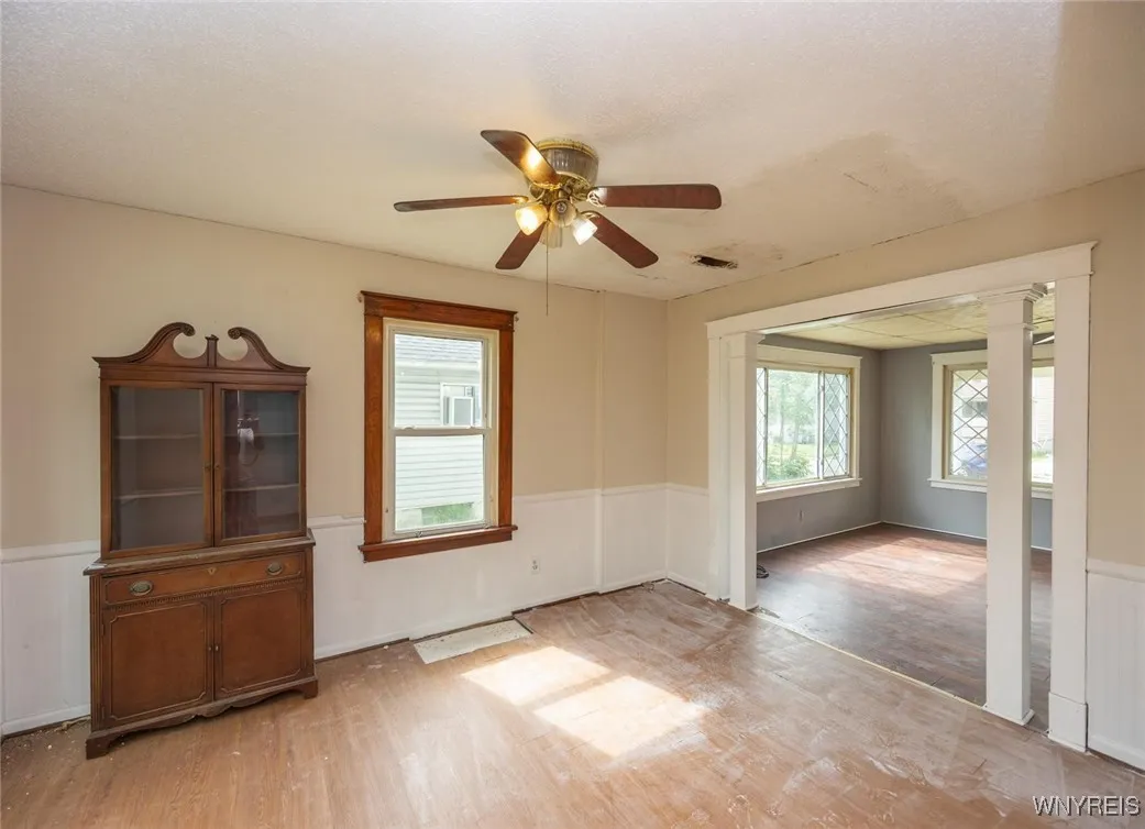 2215 South Avenue, Niagara Falls, New York 14305, Niagara Falls, New York 14305, 3 Bedrooms Bedrooms, 6 Rooms Rooms,1 BathroomBathrooms,Residential,For Sale,2215 South Avenue, Niagara Falls, New York 14305,0,B1638755
