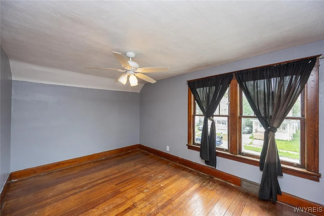 2215 South Avenue, Niagara Falls, New York 14305, Niagara Falls, New York 14305, 3 Bedrooms Bedrooms, 6 Rooms Rooms,1 BathroomBathrooms,Residential,For Sale,2215 South Avenue, Niagara Falls, New York 14305,0,B1638755