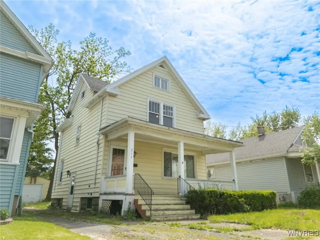 2215 South Avenue, Niagara Falls, New York 14305, Niagara Falls, New York 14305, 3 Bedrooms Bedrooms, 6 Rooms Rooms,1 BathroomBathrooms,Residential,For Sale,2215 South Avenue, Niagara Falls, New York 14305,0,B1638755