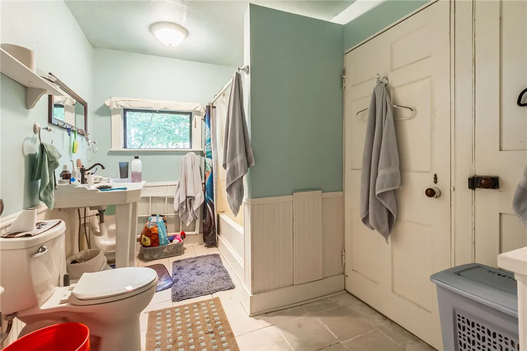 26 Queen St, Lyons, New York 14489, Lyons, New York 14489, 4 Bedrooms Bedrooms, 9 Rooms Rooms,1 BathroomBathrooms,Residential,For Sale,26 Queen St, Lyons, New York 14489,0,R1638278