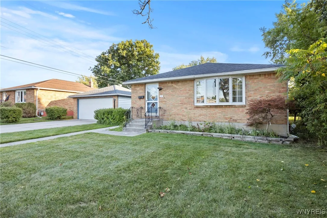 141 Angelacrest Lane, West Seneca, New York 14224, West Seneca, New York 14224, 3 Bedrooms Bedrooms, 5 Rooms Rooms,2 BathroomsBathrooms,Residential,For Sale,141 Angelacrest Lane, West Seneca, New York 14224,0,B1638616