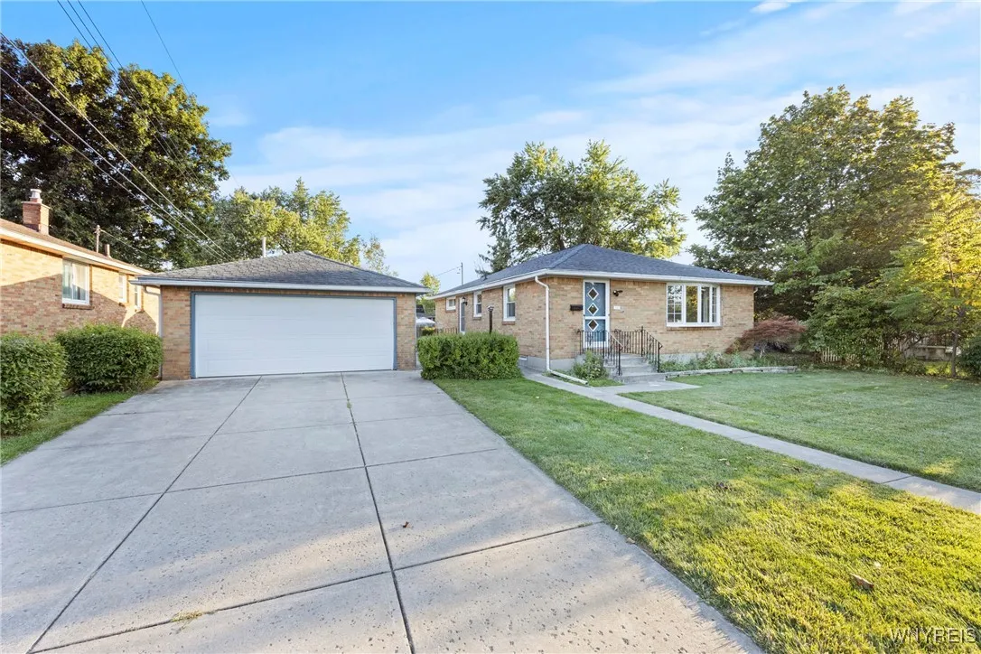 141 Angelacrest Lane, West Seneca, New York 14224, West Seneca, New York 14224, 3 Bedrooms Bedrooms, 5 Rooms Rooms,2 BathroomsBathrooms,Residential,For Sale,141 Angelacrest Lane, West Seneca, New York 14224,0,B1638616