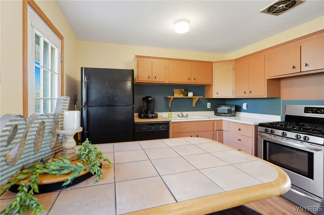 42 Parkedge Court, Tonawanda, New York 14150, Tonawanda, New York 14150, 3 Bedrooms Bedrooms, 6 Rooms Rooms,1 BathroomBathrooms,Residential,For Sale,42 Parkedge Court, Tonawanda, New York 14150,0,B1636479
