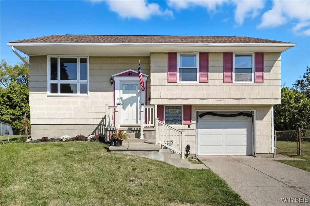 42 Parkedge Court, Tonawanda, New York 14150, Tonawanda, New York 14150, 3 Bedrooms Bedrooms, 6 Rooms Rooms,1 BathroomBathrooms,Residential,For Sale,42 Parkedge Court, Tonawanda, New York 14150,0,B1636479