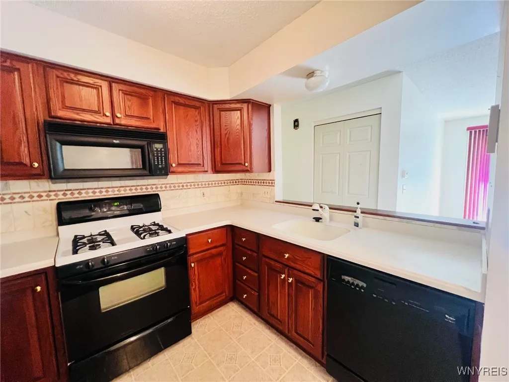 3 Foxberry Drive 3a, Amherst, New York 14068, Amherst, New York 14068, 2 Bedrooms Bedrooms, 5 Rooms Rooms,1 BathroomBathrooms,Residential,For Sale,3 Foxberry Drive 3a, Amherst, New York 14068,0,B1638214