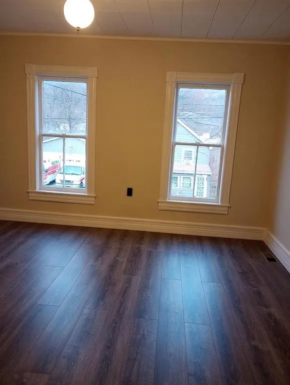 1103 Oak Street, Elmira City, New York 14901, Elmira City, New York 14901, 3 Bedrooms Bedrooms, 7 Rooms Rooms,1 BathroomBathrooms,Residential Lease,For Rent,1103 Oak Street, Elmira City, New York 14901,0,R1638777